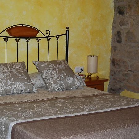 Casa Angrill Hotel Oliana Exterior photo